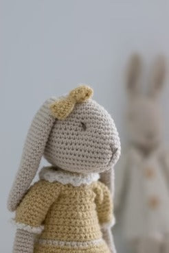 π Elegant Bunny Couple