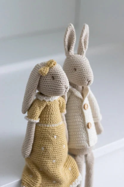 🐇 Elegant Bunny Couple