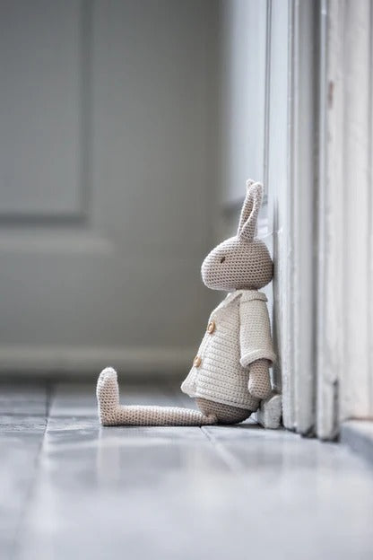 🐇 Elegant Bunny Couple